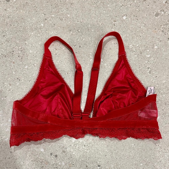VICTORIA'S SECRET RED VELVET LACE BRALETTE SIZE MEDIUM - Picture 2 of 4